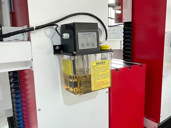 Fully automatic drivetrain lubrication system Fully automatic drivetrain lubrication system